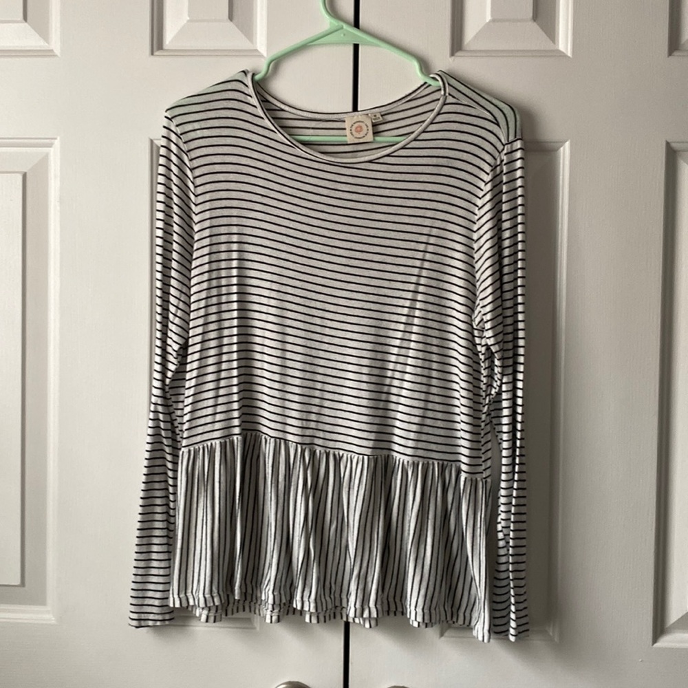 ❗25% off 2❗ Insanely soft black and white striped peplum long sleeve top